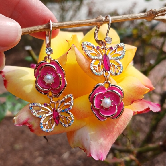Rhinestone Butterfly Earrings with Dangling Rose Faux Pearl Silvertone Setting - Picture 2 of 15